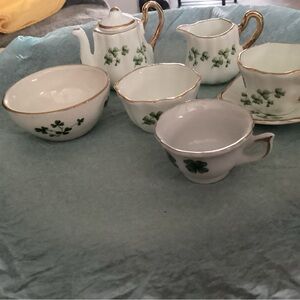 These are mini dishes with clover. Design  vintage